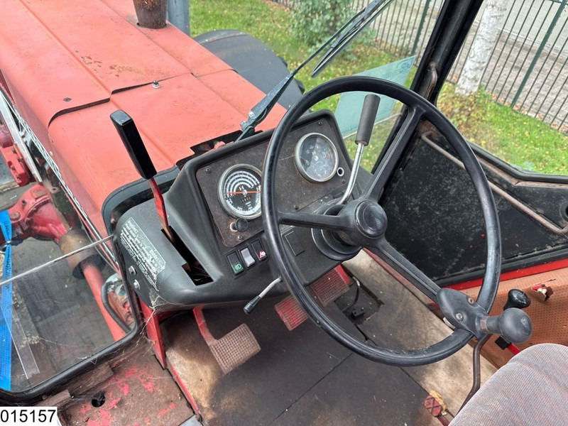 International 955A - Traktor: obrázok 5 International 955A - Traktor: obrázok 5