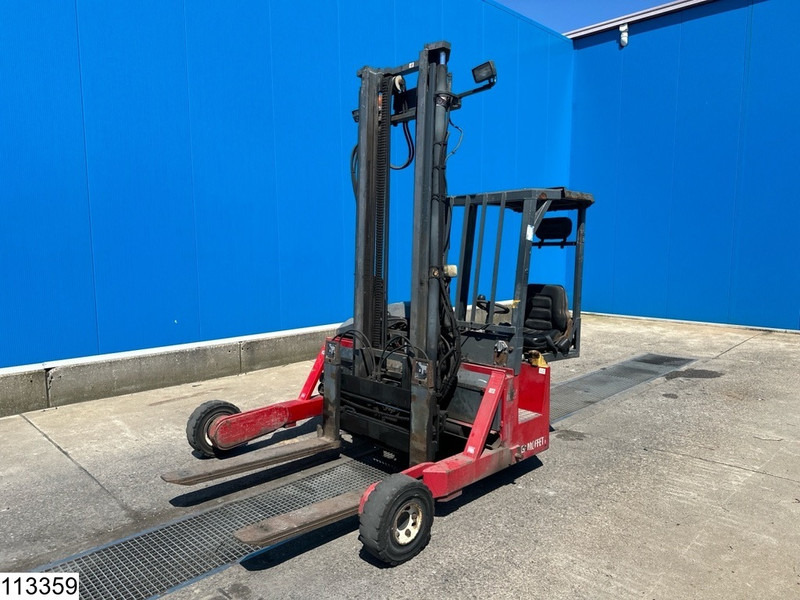 Moffett M4 20.3 3x3, H 3,90 mtr, 2000 KG - Závesný vysokozdvižný vozík: obrázok 3 Moffett M4 20.3 3x3, H 3,90 mtr, 2000 KG - Závesný vysokozdvižný vozík: obrázok 3