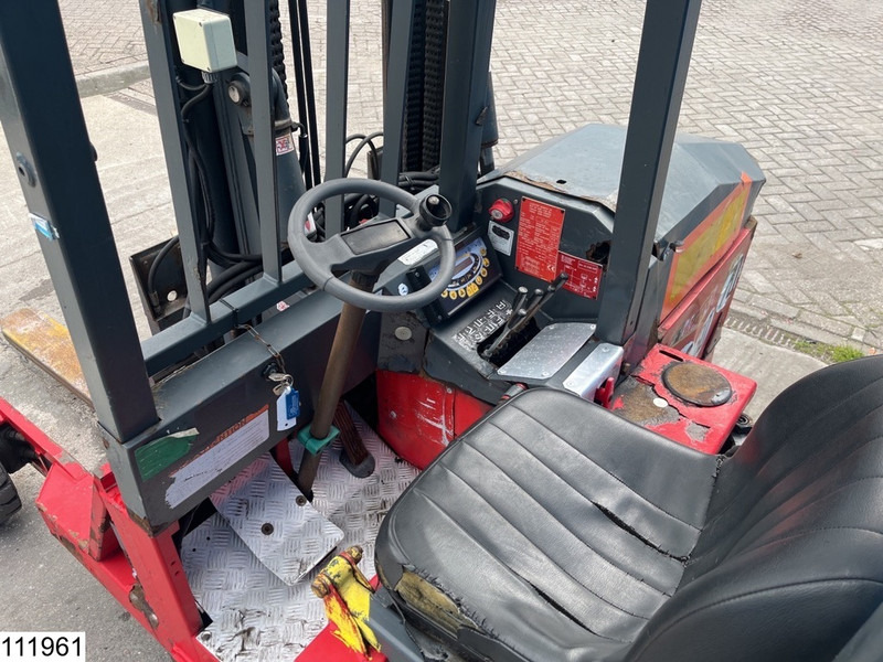 Moffett M4 20.3 3x3, H 3,90 mtr, 2000 KG - Závesný vysokozdvižný vozík: obrázok 4 Moffett M4 20.3 3x3, H 3,90 mtr, 2000 KG - Závesný vysokozdvižný vozík: obrázok 4
