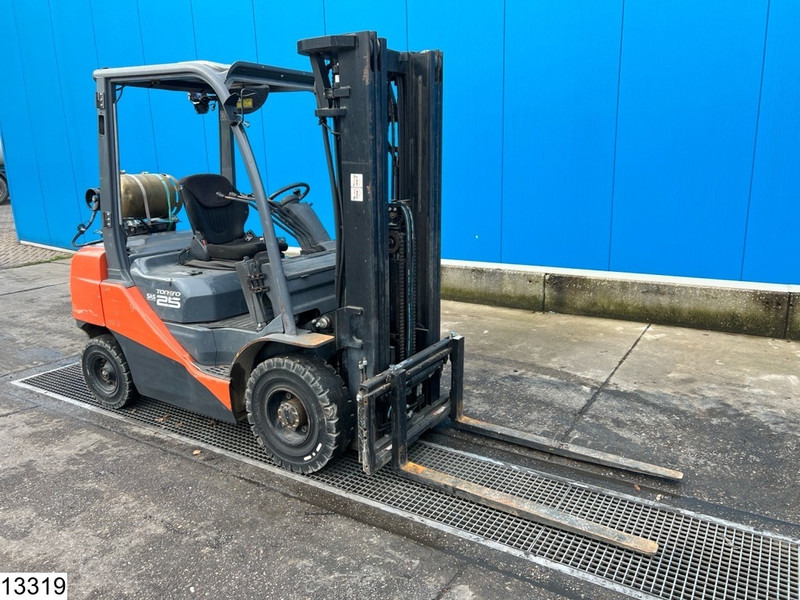 Toyota 8 FGF 25 2.500 KG - Plynový vysokozdvižný vozík: obrázok 2 Toyota 8 FGF 25 2.500 KG - Plynový vysokozdvižný vozík: obrázok 2