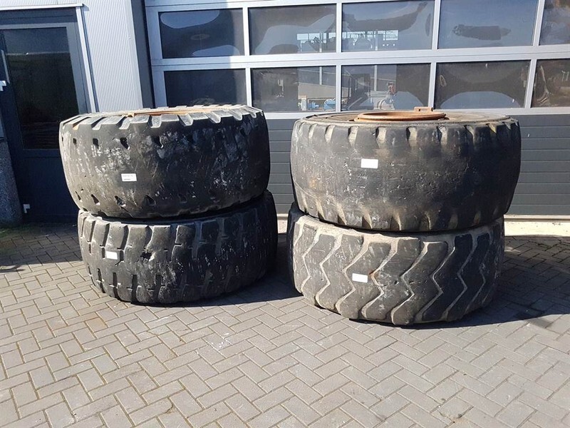 Case 921C-Michelin 26.5R25-Tire/Reifen/Band - Pneumatiky a disky pre Stavebné stroje: obrázok 1 Case 921C-Michelin 26.5R25-Tire/Reifen/Band - Pneumatiky a disky pre Stavebné stroje: obrázok 1