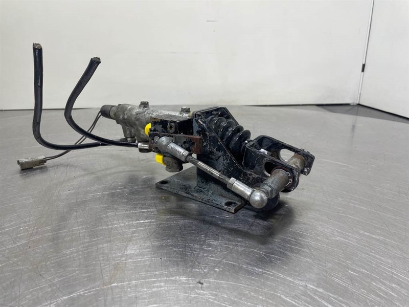 Liebherr L514-7621940-Brake cylinder/Bremszylinder - Diely bŕzd pre Stavebné stroje: obrázok 2 Liebherr L514-7621940-Brake cylinder/Bremszylinder - Diely bŕzd pre Stavebné stroje: obrázok 2