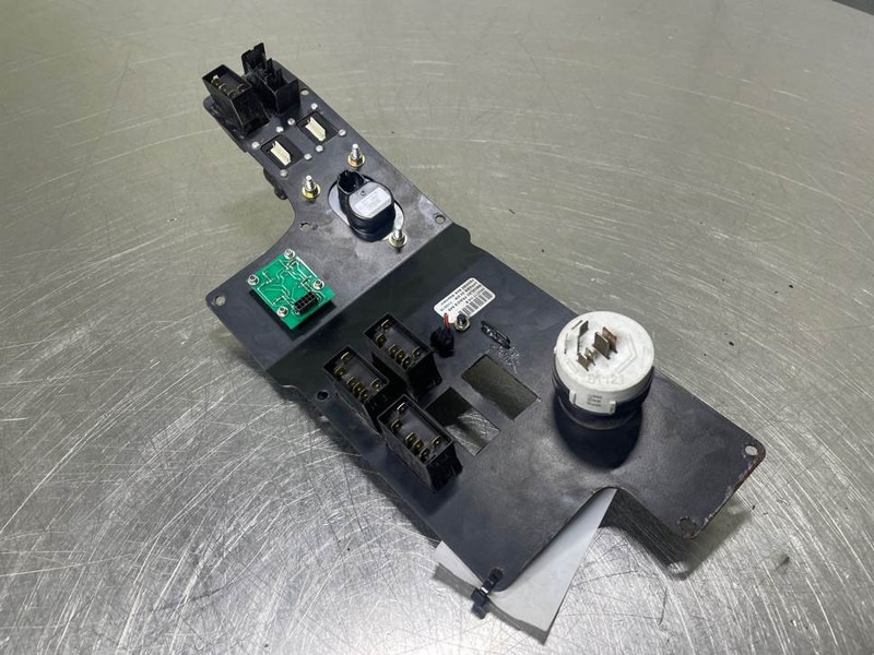 Mecalac 12MTX-3834673/3833717-Dashboard/Console/Konsole - Kabína a interiér pre Stavebné stroje: obrázok 4 Mecalac 12MTX-3834673/3833717-Dashboard/Console/Konsole - Kabína a interiér pre Stavebné stroje: obrázok 4