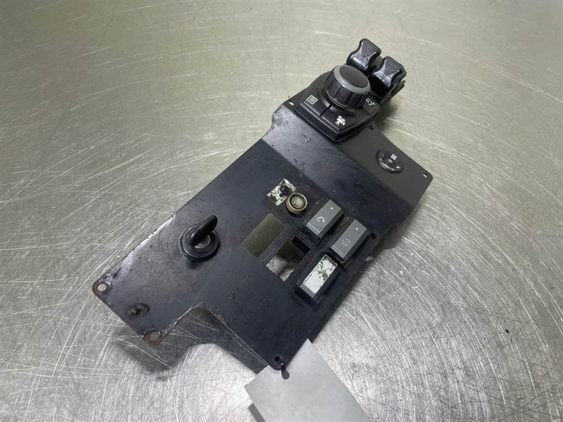 Mecalac 12MTX-3834673/3833717-Dashboard/Console/Konsole - Kabína a interiér pre Stavebné stroje: obrázok 3 Mecalac 12MTX-3834673/3833717-Dashboard/Console/Konsole - Kabína a interiér pre Stavebné stroje: obrázok 3