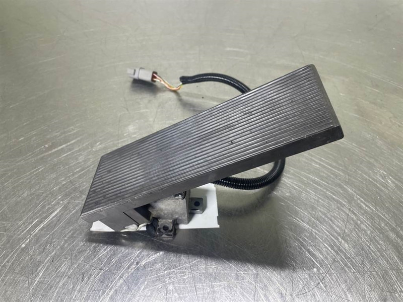 Mecalac 12MTX-5270656-Gas pedal - Kabína a interiér pre Stavebné stroje: obrázok 2 Mecalac 12MTX-5270656-Gas pedal - Kabína a interiér pre Stavebné stroje: obrázok 2