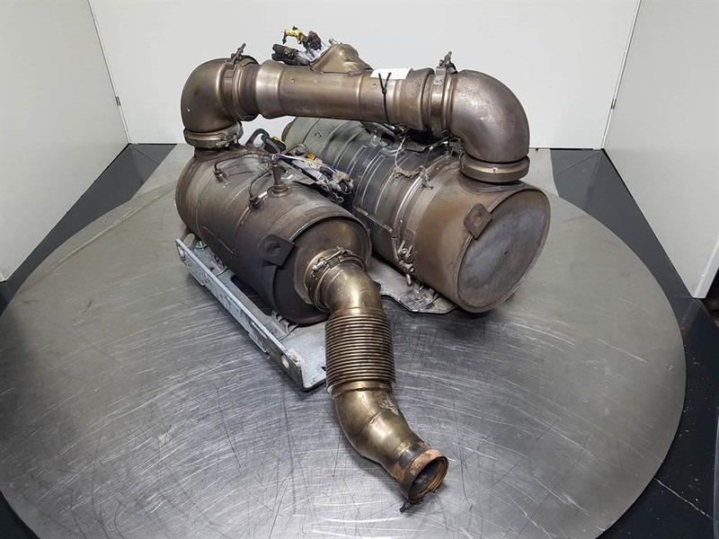 Sennebogen 818 - Exhaust system/Auspuff/Uitlaat - Motor a diely pre Stavebné stroje: obrázok 2 Sennebogen 818 - Exhaust system/Auspuff/Uitlaat - Motor a diely pre Stavebné stroje: obrázok 2