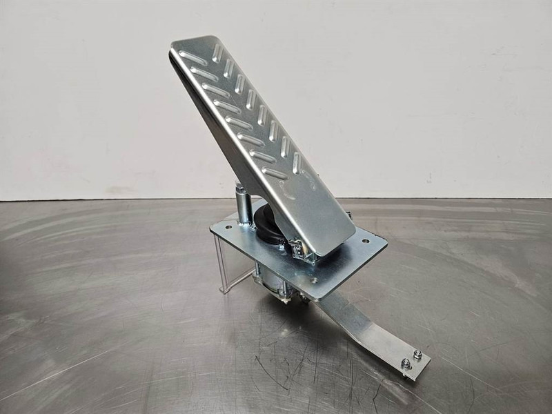 Terex TL/SKL/SKS-5692657905-Gas pedal - Kabína a interiér pre Stavebné stroje: obrázok 1 Terex TL/SKL/SKS-5692657905-Gas pedal - Kabína a interiér pre Stavebné stroje: obrázok 1