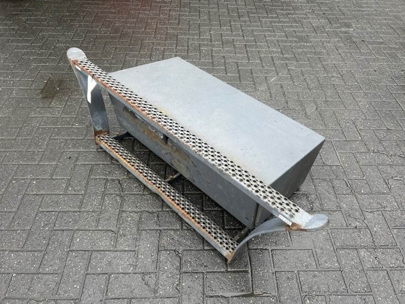 Terex TW150-6105515/6105516-Stair panel/Trittstufen - Rám/ Podvozok pre Stavebné stroje: obrázok 1 Terex TW150-6105515/6105516-Stair panel/Trittstufen - Rám/ Podvozok pre Stavebné stroje: obrázok 1