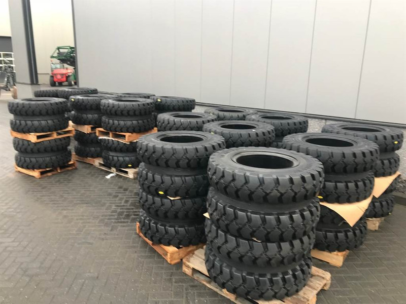Trelleborg 10.00-20 Dual excavator solid-Tyre/Reifen/Banden - Pneumatiky a disky pre Stavebné stroje: obrázok 3 Trelleborg 10.00-20 Dual excavator solid-Tyre/Reifen/Banden - Pneumatiky a disky pre Stavebné stroje: obrázok 3
