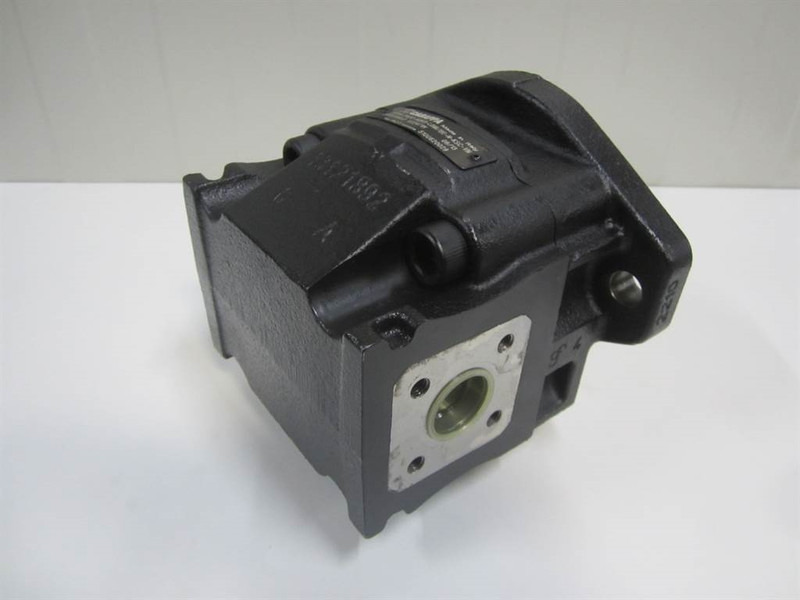 Yanmar V100 - 5100620029 - Gearpump/Zahnradpumpe - Hydraulika: obrázok 2 Yanmar V100 - 5100620029 - Gearpump/Zahnradpumpe - Hydraulika: obrázok 2