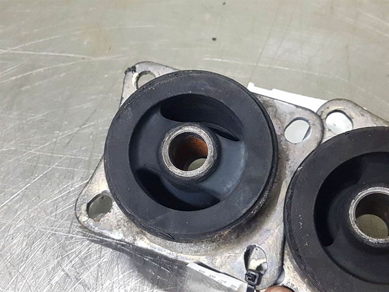 Yanmar V70 Speeder-AMC-Vibration damper/Vibrationsdämpfer - Motor pre Stavebné stroje: obrázok 4 Yanmar V70 Speeder-AMC-Vibration damper/Vibrationsdämpfer - Motor pre Stavebné stroje: obrázok 4