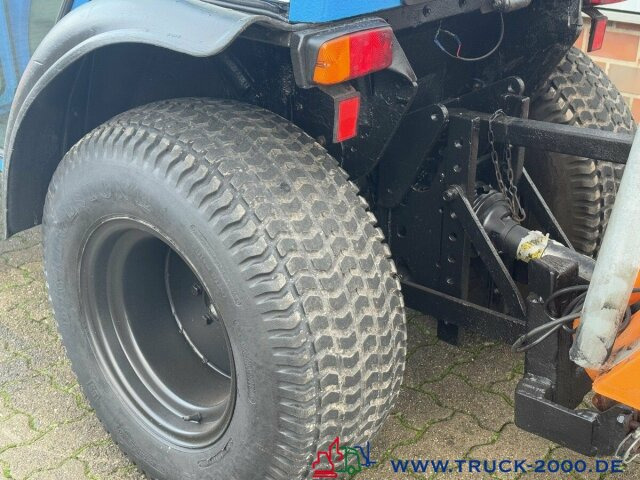 Iseki 2120 Winterdienst Besen + Streuer 2 Zapfwellen - Komunálny traktor: obrázok 5 Iseki 2120 Winterdienst Besen + Streuer 2 Zapfwellen - Komunálny traktor: obrázok 5