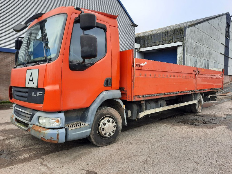 DAF LF45.220 - Valníkový/ Plošinový nákladný automobil: obrázok 1 DAF LF45.220 - Valníkový/ Plošinový nákladný automobil: obrázok 1