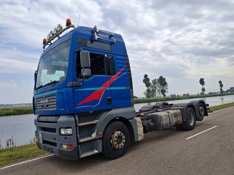 MAN TGA 26.390 6X2 - Podvozek s kabinou: obrázok 1 MAN TGA 26.390 6X2 - Podvozek s kabinou: obrázok 1