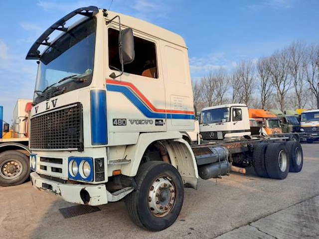 Volvo F 12 6*4 STEEL SUSPENSION - Podvozek s kabinou: obrázok 1 Volvo F 12 6*4 STEEL SUSPENSION - Podvozek s kabinou: obrázok 1