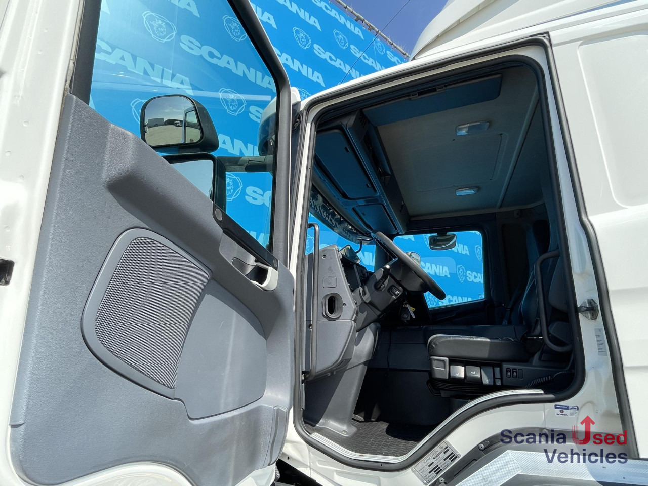 SCANIA P 250 DB4x2MNB SIDE DOORS FULL AIR 250X246X250CM - Skříňový nákladní auto: obrázok 4 SCANIA P 250 DB4x2MNB SIDE DOORS FULL AIR 250X246X250CM - Skříňový nákladní auto: obrázok 4