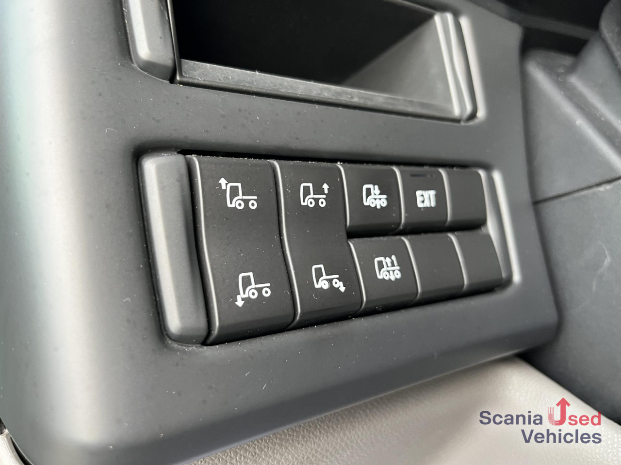 SCANIA P 320 B6x2*4NB RETARDER FULL AIR 8T 7.2x2.5x2.35M - Skříňový nákladní auto: obrázok 4 SCANIA P 320 B6x2*4NB RETARDER FULL AIR 8T 7.2x2.5x2.35M - Skříňový nákladní auto: obrázok 4