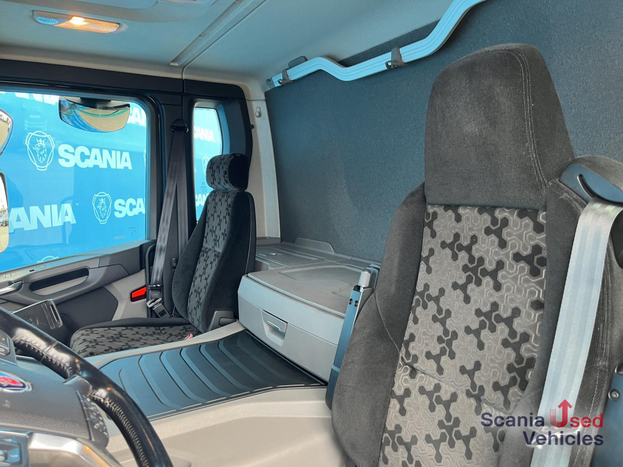 SCANIA P 320 B6x2*4NB RETARDER FULL AIR 8T 7.2x2.5x2.35M - Skříňový nákladní auto: obrázok 2 SCANIA P 320 B6x2*4NB RETARDER FULL AIR 8T 7.2x2.5x2.35M - Skříňový nákladní auto: obrázok 2