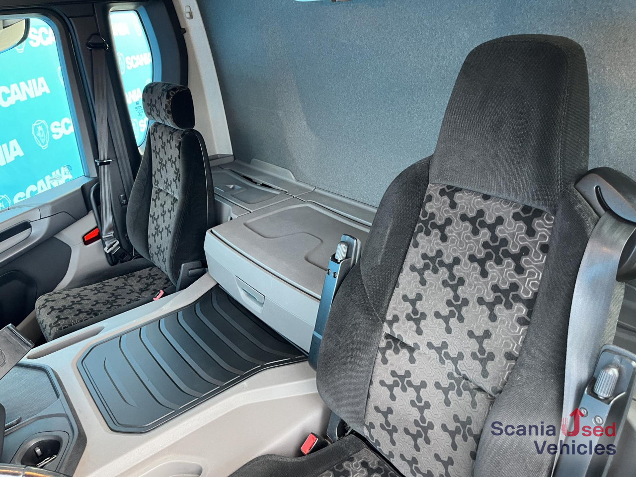 SCANIA P 320 B6x2*4NB RETARDER FULL AIR 8T 7.2x2.5x2.35M - Skříňový nákladní auto: obrázok 3 SCANIA P 320 B6x2*4NB RETARDER FULL AIR 8T 7.2x2.5x2.35M - Skříňový nákladní auto: obrázok 3