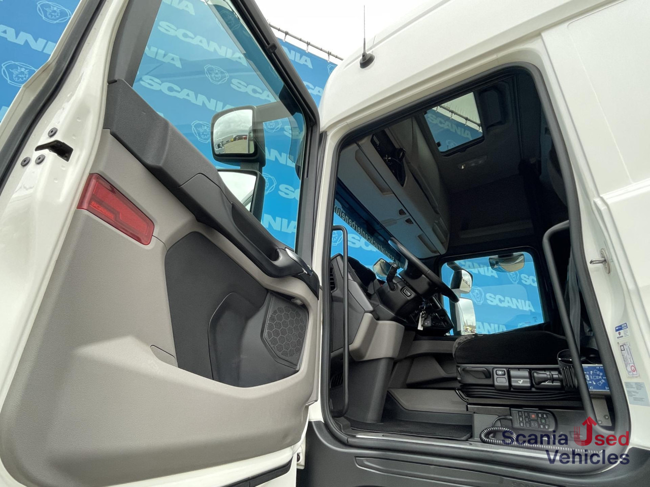 SCANIA R 450 A4x2NB DIFF-L RETARDER FULL AIR 8T HYDRO - Ťahač: obrázok 3 SCANIA R 450 A4x2NB DIFF-L RETARDER FULL AIR 8T HYDRO - Ťahač: obrázok 3