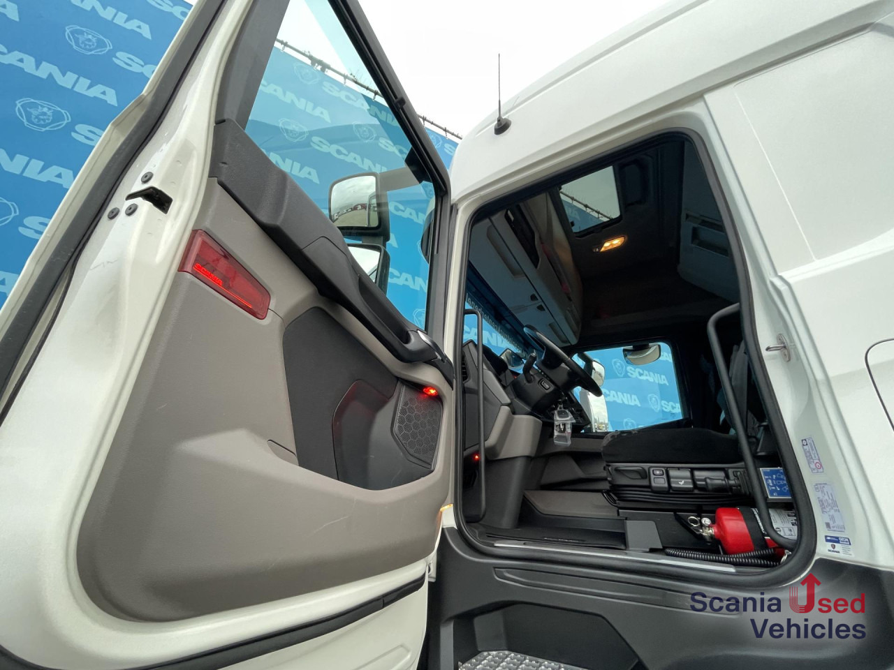 SCANIA R 450 A4x2NB RETARDER DIFF-L FULL AIR HYDRO 8T - Ťahač: obrázok 4 SCANIA R 450 A4x2NB RETARDER DIFF-L FULL AIR HYDRO 8T - Ťahač: obrázok 4