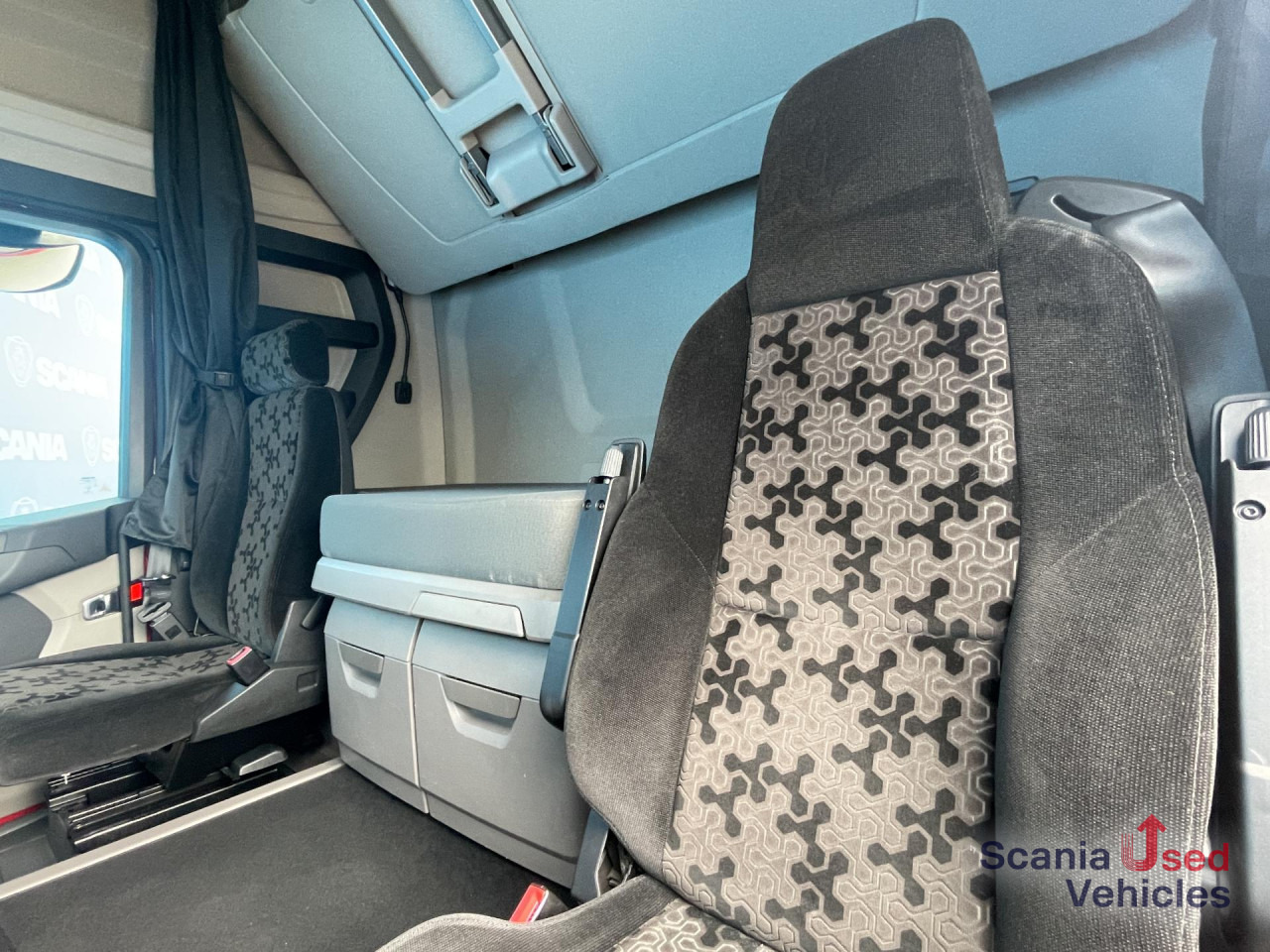 SCANIA R 450 A6x2/4NA RETARDER NAVI PTO - Ťahač: obrázok 4 SCANIA R 450 A6x2/4NA RETARDER NAVI PTO - Ťahač: obrázok 4