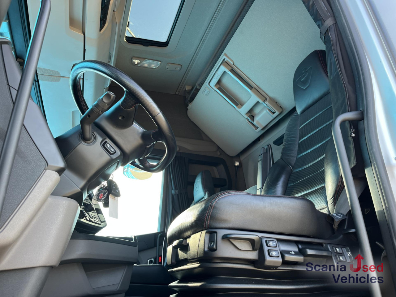 SCANIA R 730 A4x2NB V8 RETARDER FULL AIR 9T NAVI LED S2 - Ťahač: obrázok 4 SCANIA R 730 A4x2NB V8 RETARDER FULL AIR 9T NAVI LED S2 - Ťahač: obrázok 4