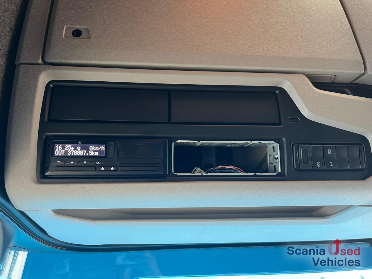 SCANIA S 450 A4x2NA DIFF-L RETARDER PARK AIRCO ACC - Ťahač: obrázok 4 SCANIA S 450 A4x2NA DIFF-L RETARDER PARK AIRCO ACC - Ťahač: obrázok 4