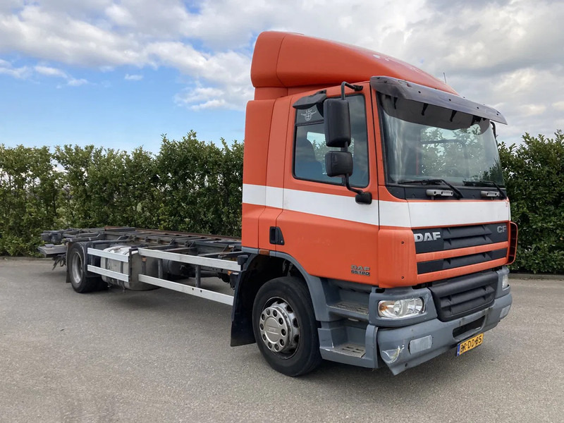 DAF CF65.180 Euro3 Manual / Laadklep - Podvozek s kabinou: obrázok 1 DAF CF65.180 Euro3 Manual / Laadklep - Podvozek s kabinou: obrázok 1