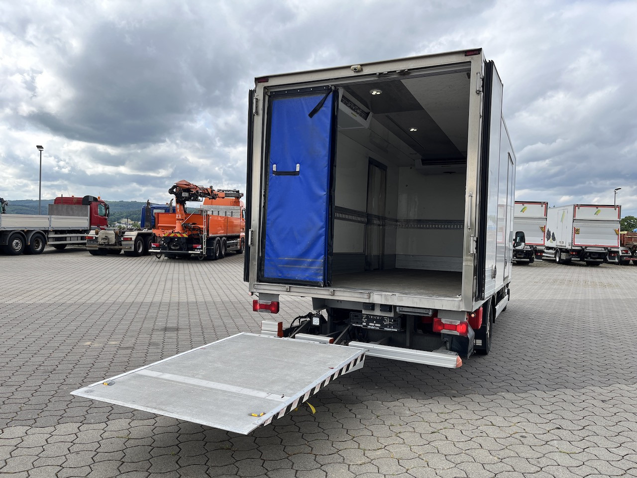 Iveco 70C18 Daily Kühlkoffer mit Ladebordwand Konvekta - Dodávka: obrázok 4 Iveco 70C18 Daily Kühlkoffer mit Ladebordwand Konvekta - Dodávka: obrázok 4