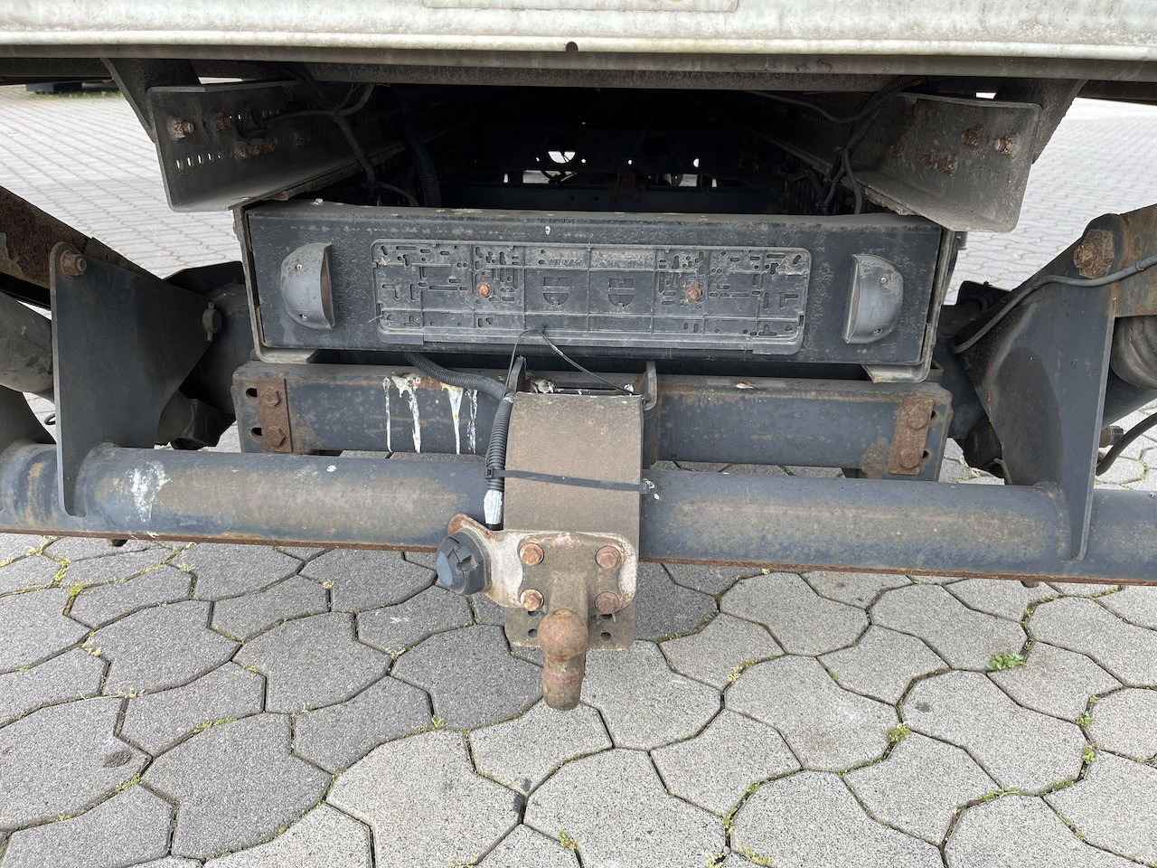 FUSO Canter 7C18 4x2 Ladebordwand Getriebeschaden - Plachtová dodávka: obrázok 4 FUSO Canter 7C18 4x2 Ladebordwand Getriebeschaden - Plachtová dodávka: obrázok 4