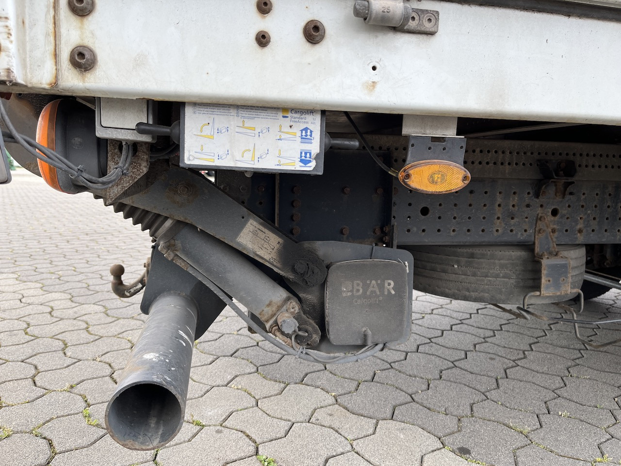 FUSO Canter 7C18 4x2 Ladebordwand Getriebeschaden - Plachtová dodávka: obrázok 5 FUSO Canter 7C18 4x2 Ladebordwand Getriebeschaden - Plachtová dodávka: obrázok 5