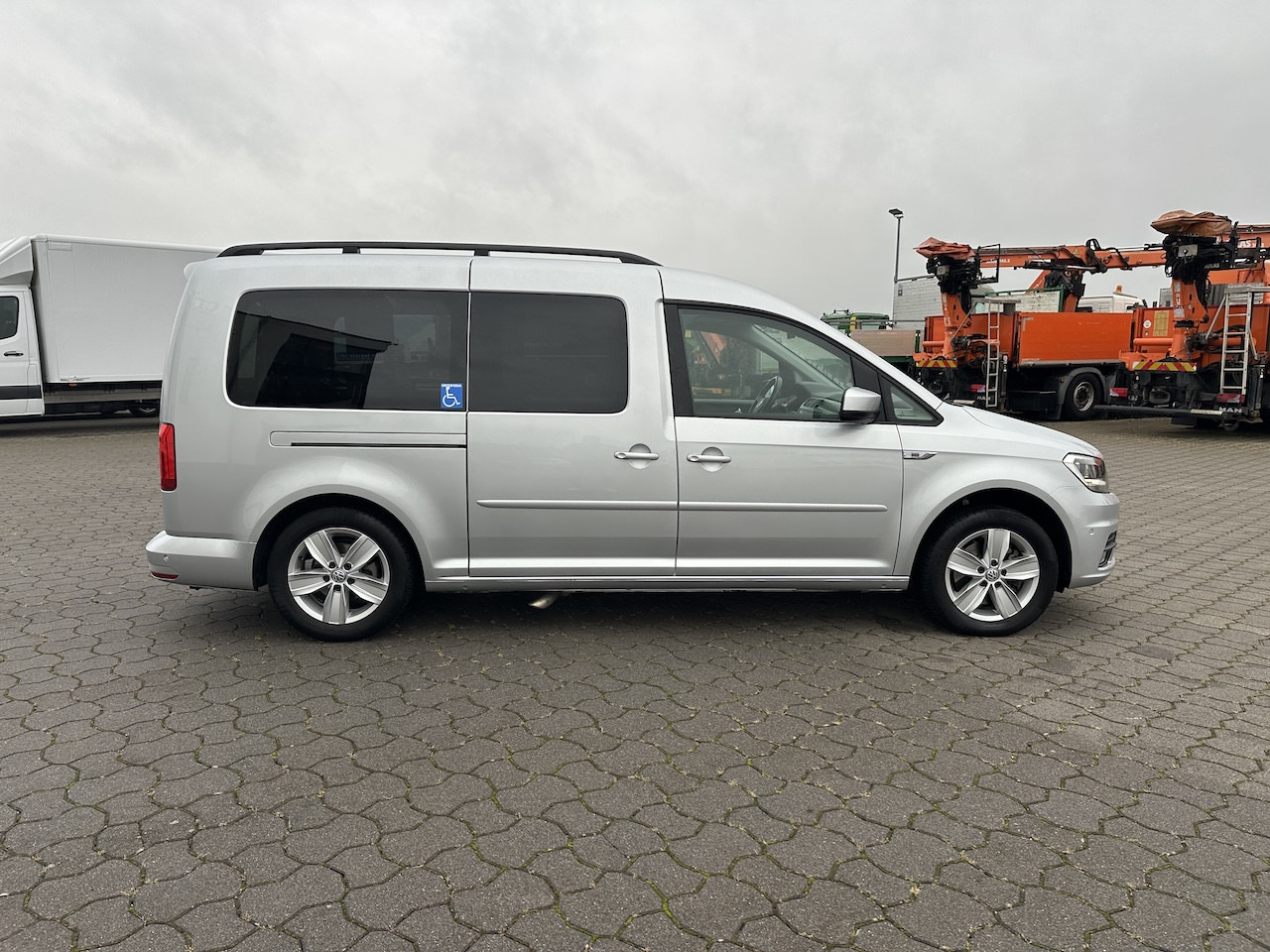VW Caddy Maxi Paravan Umbau Rollstuhl Heckeinstieg - Iné stroje: obrázok 5 VW Caddy Maxi Paravan Umbau Rollstuhl Heckeinstieg - Iné stroje: obrázok 5
