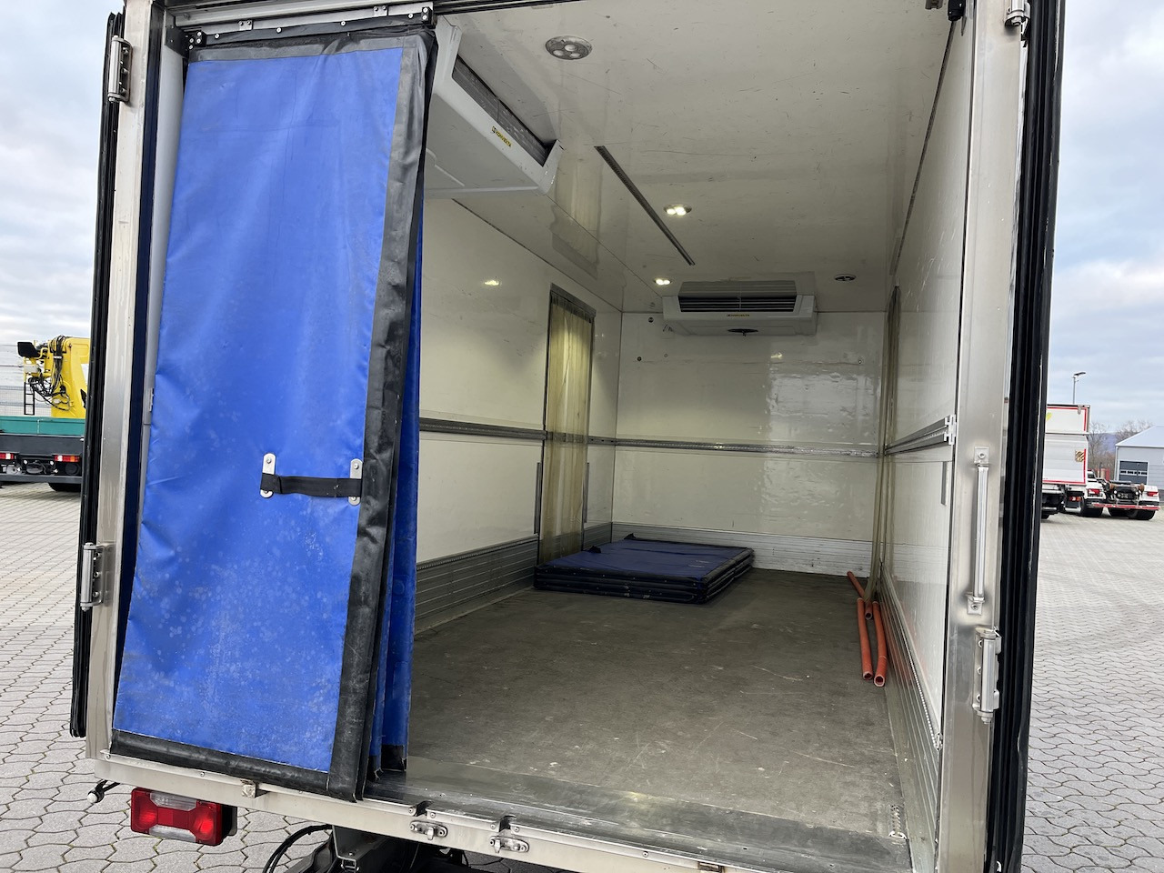Iveco 70C18 Daily Tiefkühlkoffer mit Ladebordwand - Chladiarenská dodávka: obrázok 5 Iveco 70C18 Daily Tiefkühlkoffer mit Ladebordwand - Chladiarenská dodávka: obrázok 5