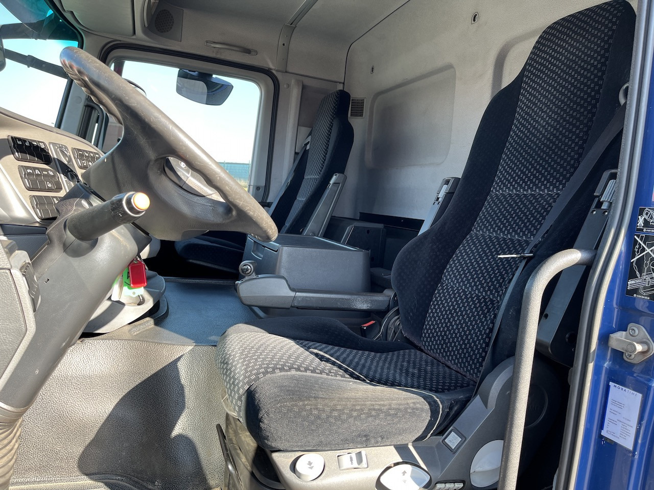 Mercedes-Benz 2541 6x2 Atlas 135.2E Pritsche 8,20 m - Plachtové nákladné vozidlo, Auto s hydraulickou rukou: obrázok 2 Mercedes-Benz 2541 6x2 Atlas 135.2E Pritsche 8,20 m - Plachtové nákladné vozidlo, Auto s hydraulickou rukou: obrázok 2
