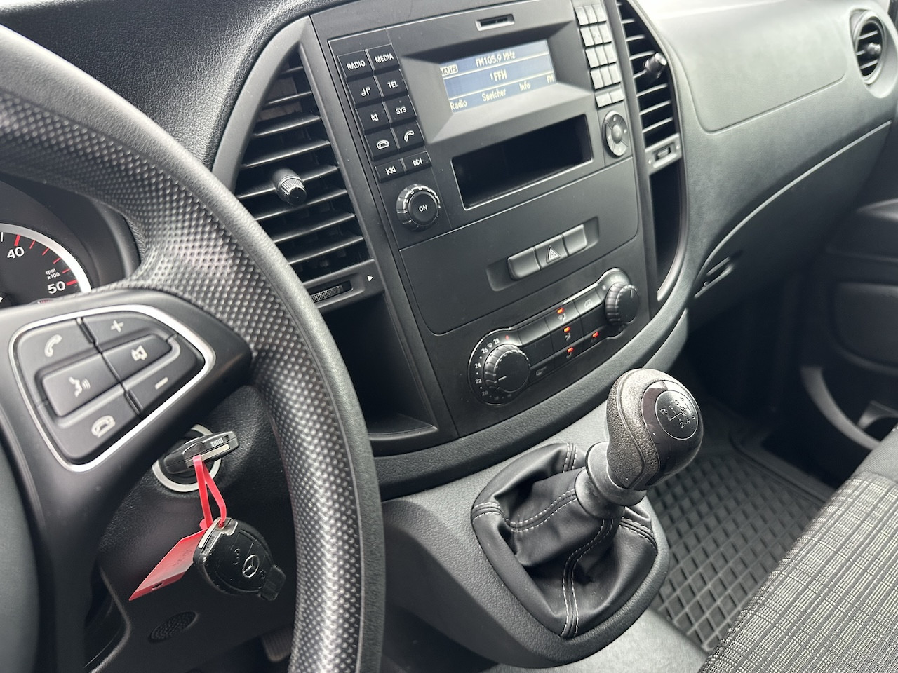 Mercedes-Benz Vito 111 CDI 9 Sitzer BT FSE Klima Tempomat Radio - Mikrobus: obrázok 5 Mercedes-Benz Vito 111 CDI 9 Sitzer BT FSE Klima Tempomat Radio - Mikrobus: obrázok 5