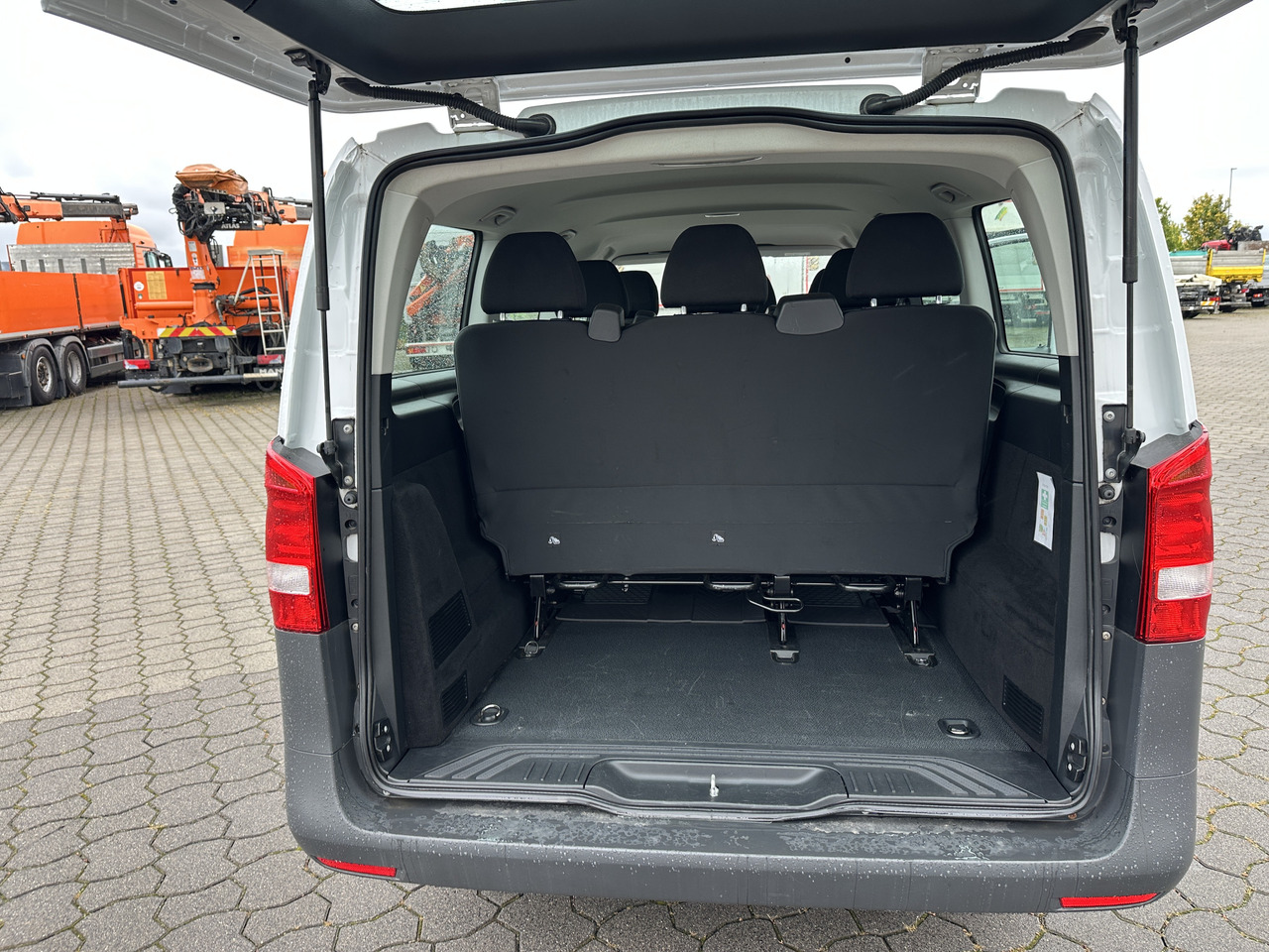 Mercedes-Benz Vito 111 CDI 9 Sitzer BT FSE Klima Tempomat Radio - Mikrobus: obrázok 3 Mercedes-Benz Vito 111 CDI 9 Sitzer BT FSE Klima Tempomat Radio - Mikrobus: obrázok 3