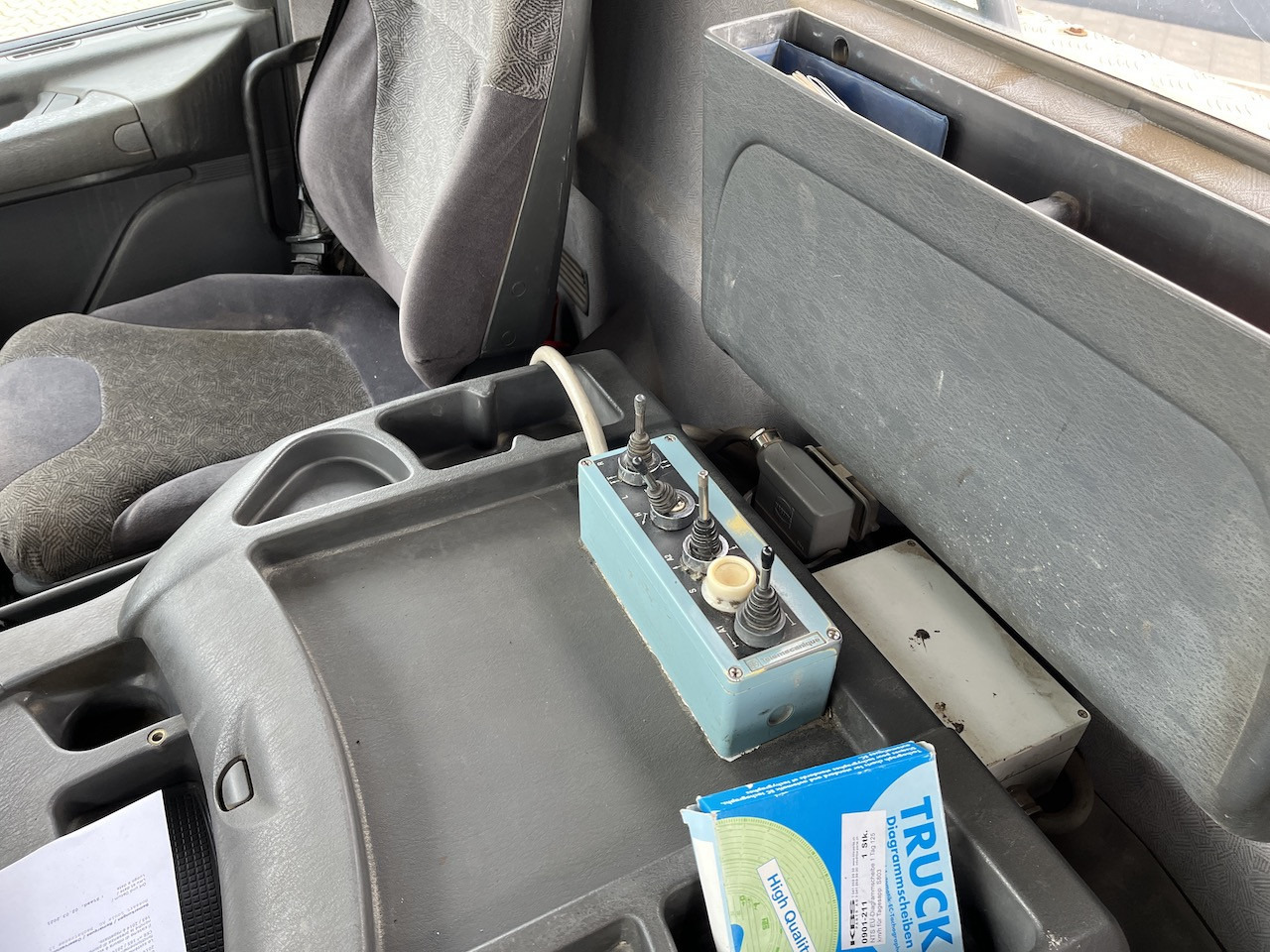 Scania P114 340 4x2 Trösch Absetzkipper Retarder AHK - Ramenový nosič kontajnerov: obrázok 4 Scania P114 340 4x2 Trösch Absetzkipper Retarder AHK - Ramenový nosič kontajnerov: obrázok 4