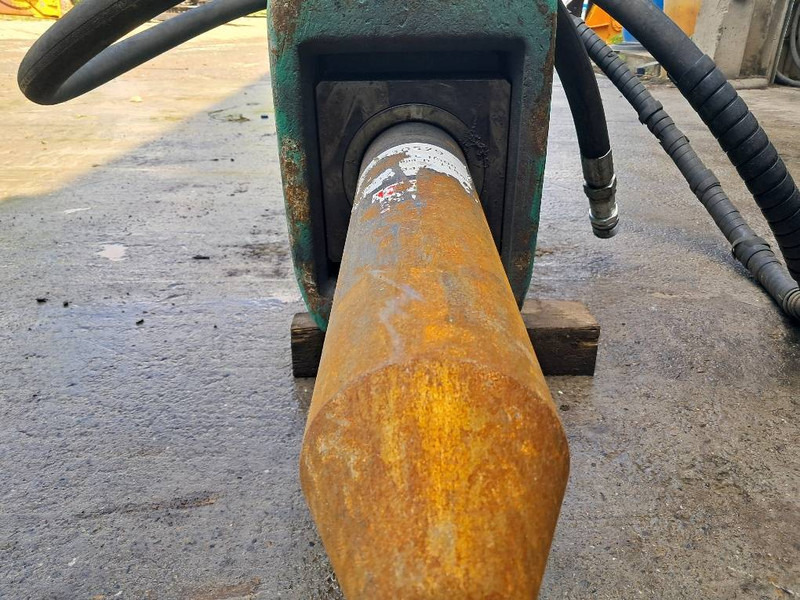 MONTABERT M900 - Hydraulické kladivo pre Stavebné stroje: obrázok 4 MONTABERT M900 - Hydraulické kladivo pre Stavebné stroje: obrázok 4