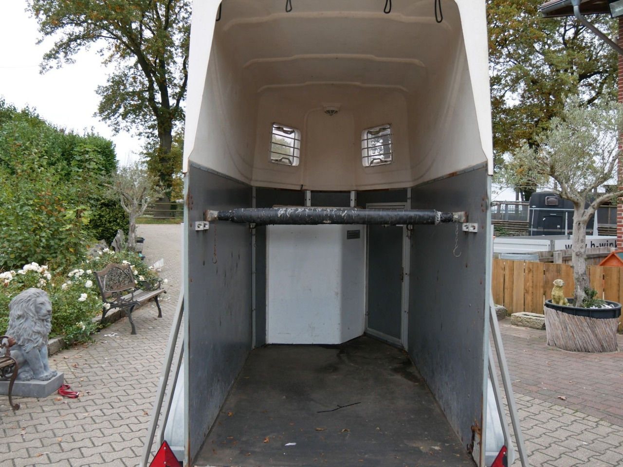 Blomert 1,5 Pferde mit Sattelkammer - Príves na přepravu zvířat: obrázok 3 Blomert 1,5 Pferde mit Sattelkammer - Príves na přepravu zvířat: obrázok 3