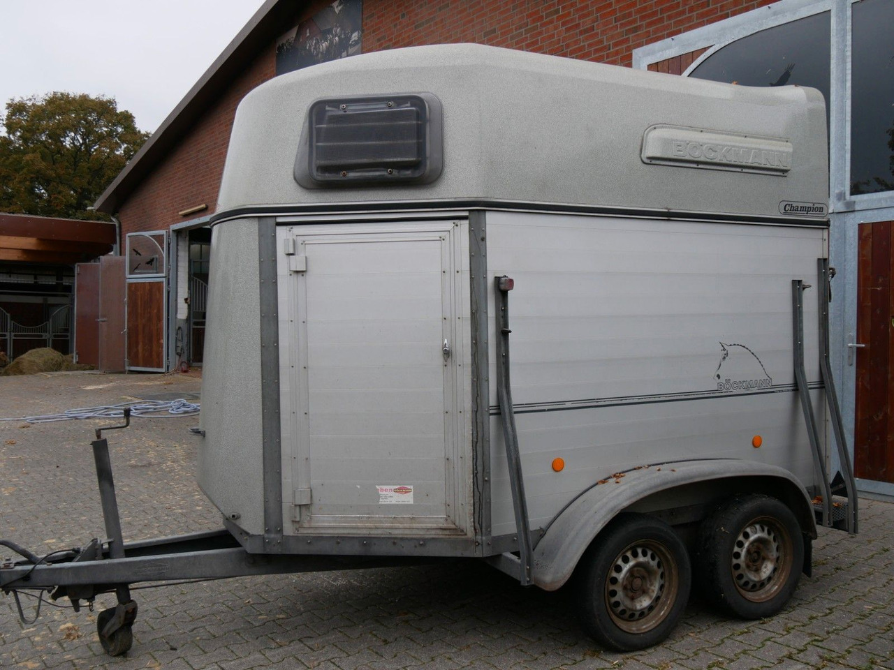 Böckmann Alu 2 Pferde mit Sattelkammer - Príves na přepravu zvířat: obrázok 2 Böckmann Alu 2 Pferde mit Sattelkammer - Príves na přepravu zvířat: obrázok 2