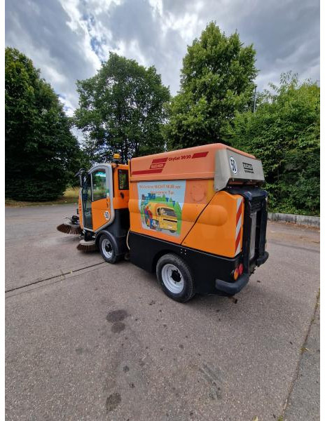 Bucher Kehrmaschine BUCHER-GUYER Kehrmaschine EG 4.500 kg Diesel Topzustand - Priemyselný zametací stroj: obrázok 5 Bucher Kehrmaschine BUCHER-GUYER Kehrmaschine EG 4.500 kg Diesel Topzustand - Priemyselný zametací stroj: obrázok 5