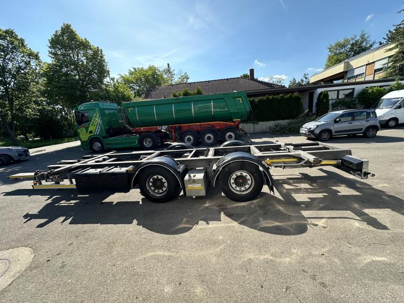 H&W 4 x Tandem Lafette MEGA verzinkt Mitnahmestapl. 7. 3 x Tandem Lafette MEGA verzinkt Mitnahmestapl. 7.82 m - Príves preprava kontajnerov/ Výmenná nadstavba: obrázok 1 H&W 4 x Tandem Lafette MEGA verzinkt Mitnahmestapl. 7. 3 x Tandem Lafette MEGA verzinkt Mitnahmestapl. 7.82 m - Príves preprava kontajnerov/ Výmenná nadstavba: obrázok 1