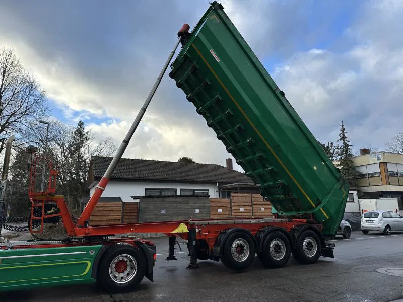 Kempf SKM 35/3 Hardox 31 m³ Lift ALCOA SKM 35/3 Hardox 31 m³ Lift ALCOA - Náves sklápěcí: obrázok 3 Kempf SKM 35/3 Hardox 31 m³ Lift ALCOA SKM 35/3 Hardox 31 m³ Lift ALCOA - Náves sklápěcí: obrázok 3