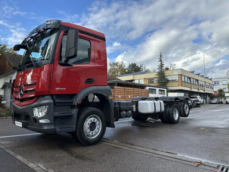 Podvozek s kabinou Mercedes-Benz 2532 LL 6x2 LANGES Fahrgestell Intarder Lenkachse: obrázok 11