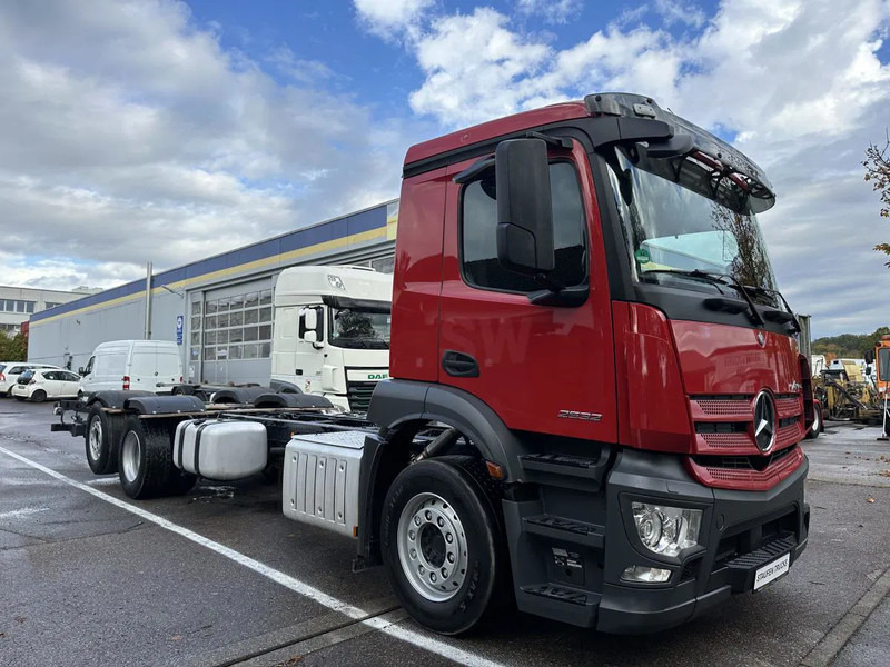 Podvozek s kabinou Mercedes-Benz 2532 LL 6x2 LANGES Fahrgestell Intarder Lenkachse: obrázok 6