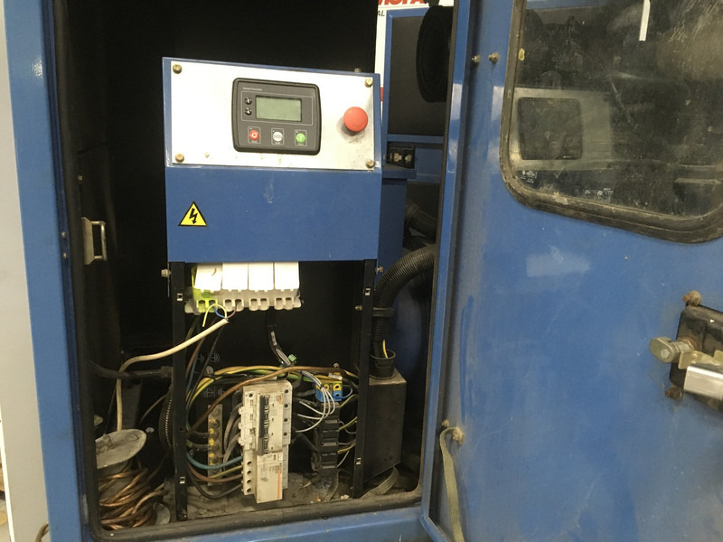 John Deere 4045TF120 GENERATOR 100KVA USED - Elektrický generátor: obrázok 4 John Deere 4045TF120 GENERATOR 100KVA USED - Elektrický generátor: obrázok 4