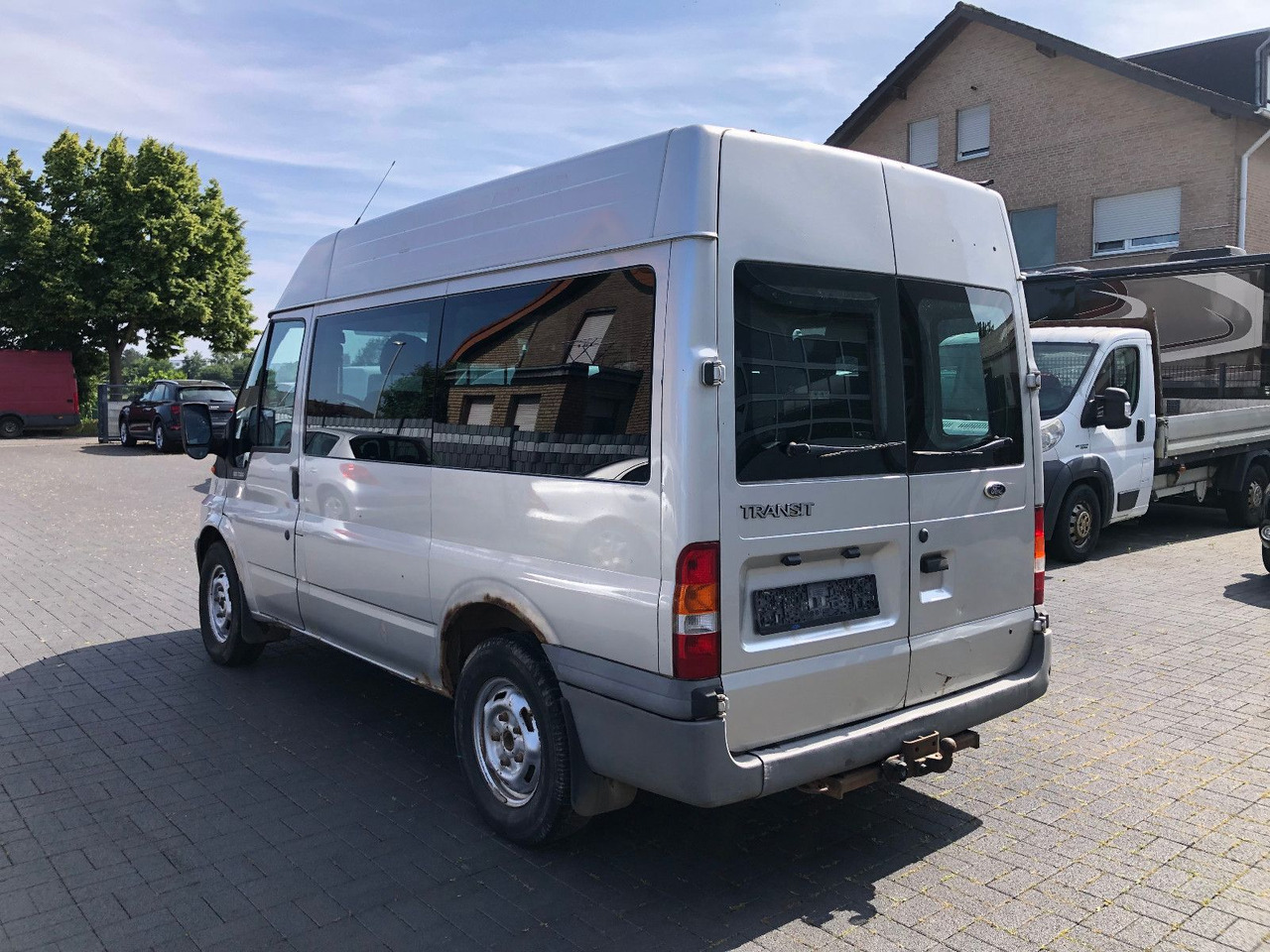 Ford Transit 2.4 TDi, Heckantrieb, 8-Sitzer, Klima - Mikrobus: obrázok 4 Ford Transit 2.4 TDi, Heckantrieb, 8-Sitzer, Klima - Mikrobus: obrázok 4