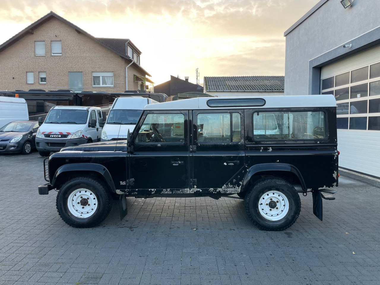 Land Rover Defender 110 SW 2.5 TD , Wohnm.Zulassung, 1.Hand - SUV: obrázok 5 Land Rover Defender 110 SW 2.5 TD , Wohnm.Zulassung, 1.Hand - SUV: obrázok 5