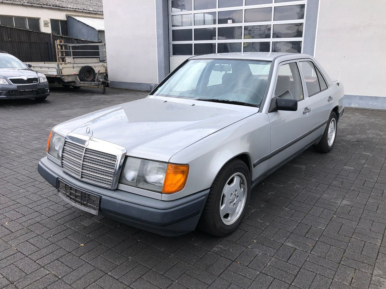 Mercedes-Benz W124 E 260 - Sedan: obrázok 1 Mercedes-Benz W124 E 260 - Sedan: obrázok 1